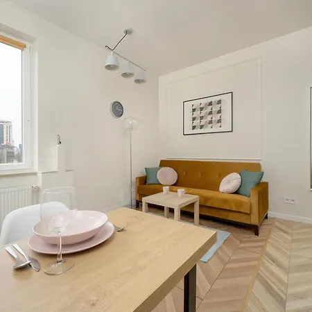Comfortable In Central By Renters Апартаменты *