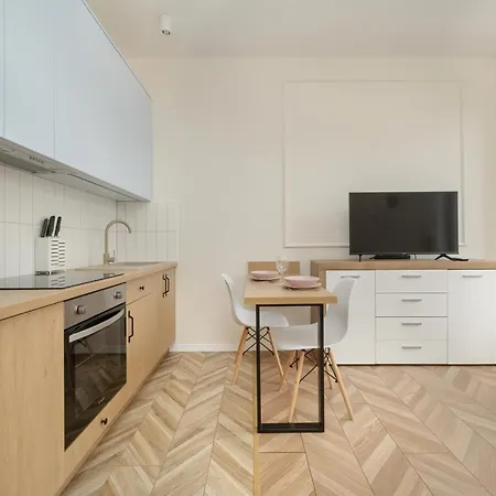 Comfortable In Central By Renters Апартаменты