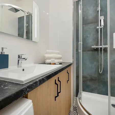 Comfortable In Central By Renters Апартаменты *